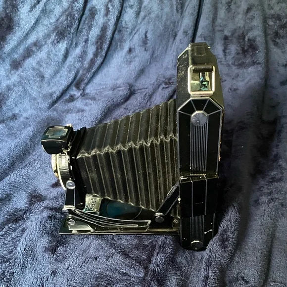 - Antique Eastman Kodak Co Anastigmat Compur Six-16 camera 1936 with case